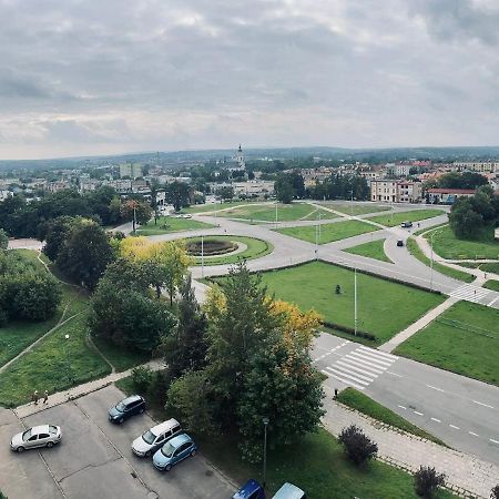 Mieszkanie W Centrum Miasta Ostrowiec Świętokrzyski Exterior foto